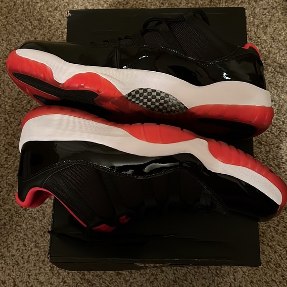 Jordan 11 low bred. - Picture 2 of 3